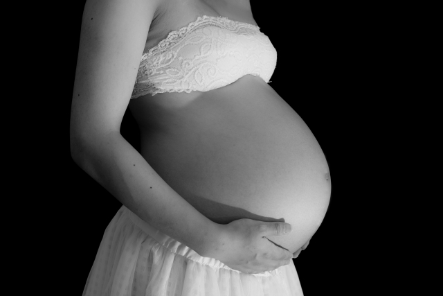 妊娠中や授乳中はやってはいけない脇の黒ずみ対策について